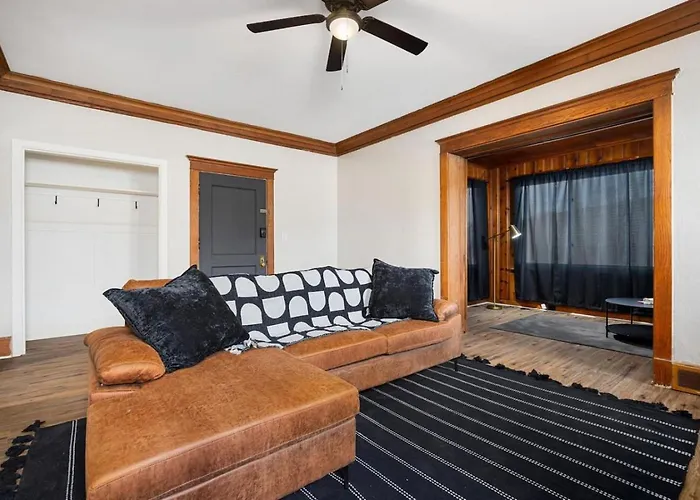 Holiday home Peaceful 2bd - Perfect For Long-term Peoria